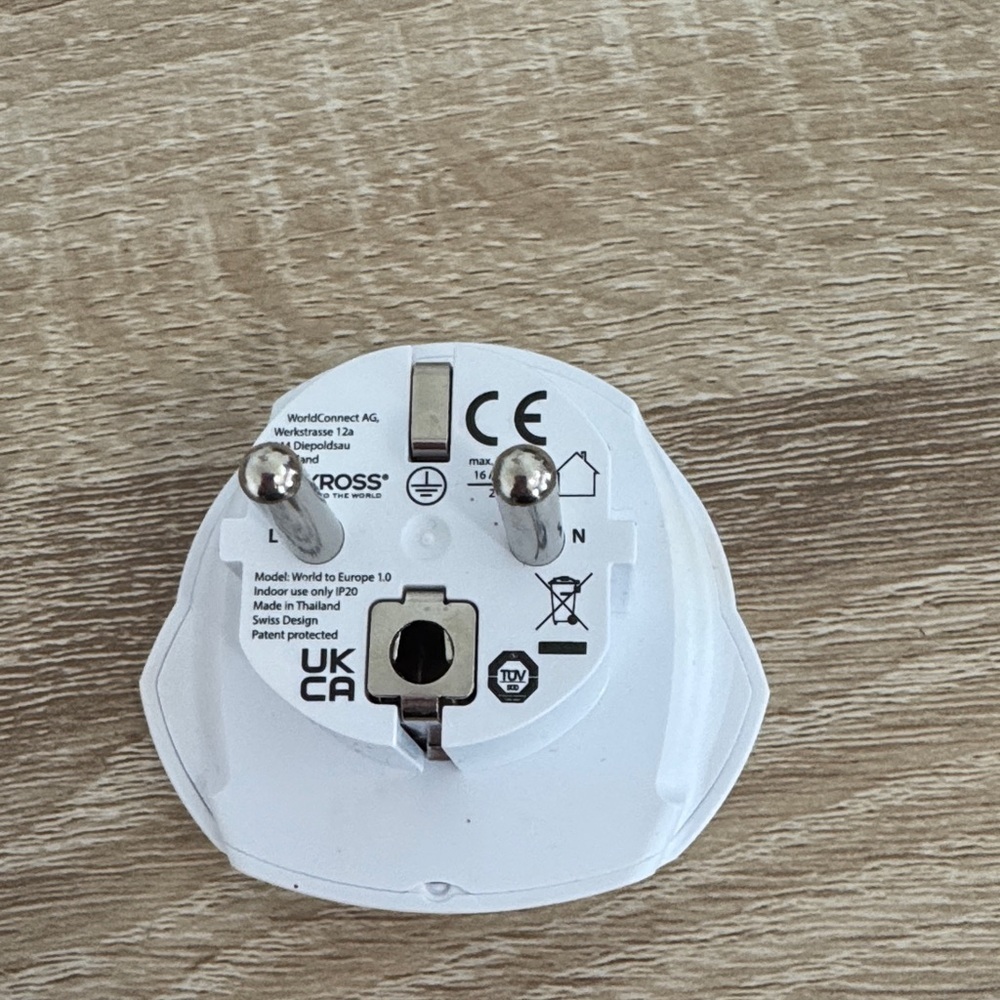 SKROSS Universal Travel Adapter - Picture 2 of 2
